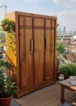 Classic Solid Oak 3-Door Wardrobe with Integrated Storage - Image 2