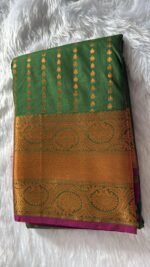 Elegant Forest Green Kanchipuram Silk Saree with Traditional Gold Zari Borders - Image 4