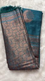 Elegant Peacock Teal Handloom Silk Saree with Antique Gold Zari Border - Image 4